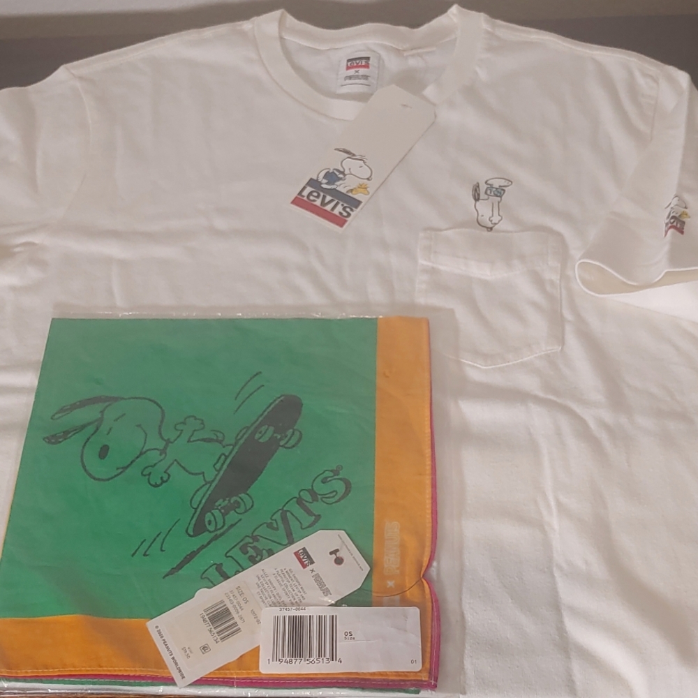 Levi × Peanuts collaboration Tee w/ Levi × Peanuts Bandana...Fire! Size M - NEW!
